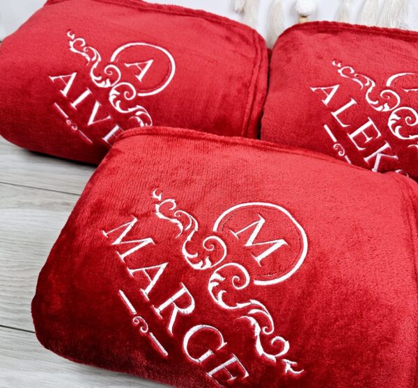 Luksuslik pleed 140x200 cm kuningliku tikandiga