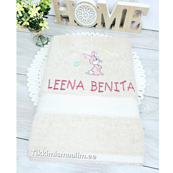 Saunalina nime ja tüdrukute tikandiga (18 erinevat disaini)