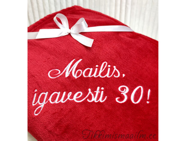 Luksuslik pleed 140x200 cm nime või kirjaga (punane, helehall või tumesinine pleed)